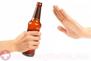 Người bệnh trào ngược dạ dày nên kiêng rượu bia