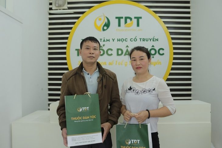 Chị Mai Thị Xuân và người thân đều tin dùng bài thuốc tại Thuốc dân tộc